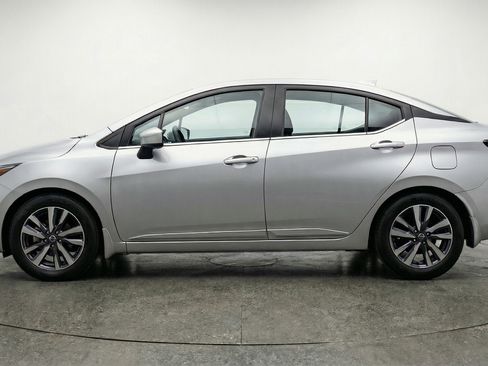 Used 2025 Nissan Versa SV FWD image 5