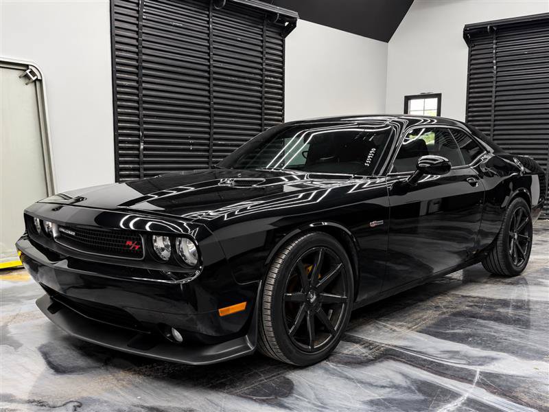 Used 2014 Dodge Challenger R/T RWD image 2