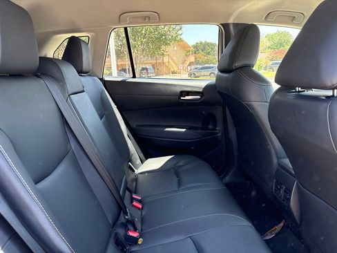 Used 2025 Toyota Corolla Cross XLE FWD image 12