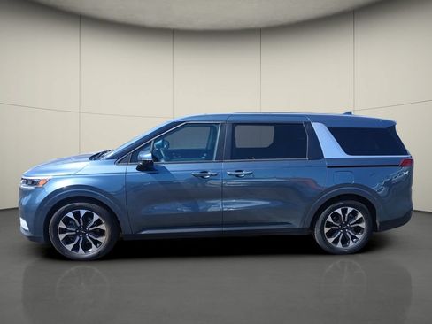 Used 2023 Kia Carnival EX FWD image 4