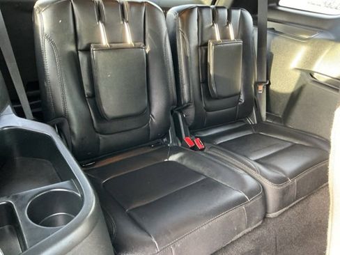 Used 2019 Ford Explorer XLT w/ Equipment Group 202A image 17