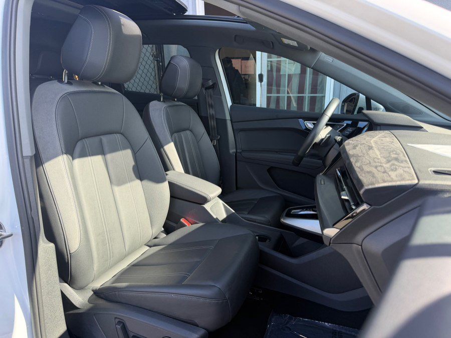 Used 2024 Audi Q4 e-tron Premium Plus w/ Premium Plus AWD/4WD image 30