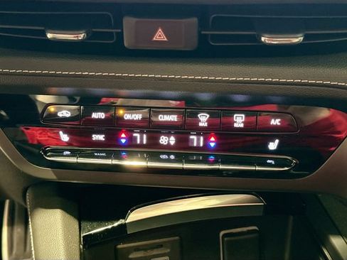 Used 2022 Buick Envision Essence w/ Technology Package I FWD image 16