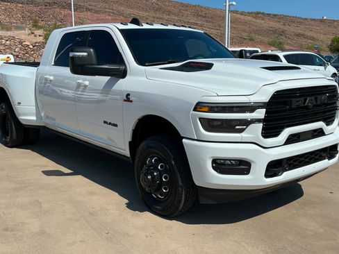 Used 2025 RAM 3500 Laramie AWD/4WD image 7