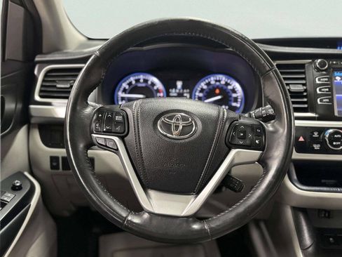 Used 2014 Toyota Highlander XLE AWD/4WD image 31