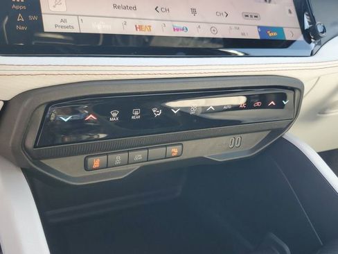 New 2026 Jeep Cherokee Overland image 32