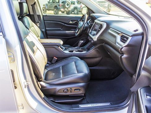 Used 2019 GMC Acadia SLT image 16