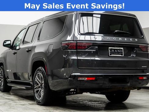 Used 2024 Jeep Wagoneer L Series II w/ Flexible Seating Group AWD/4WD image 10