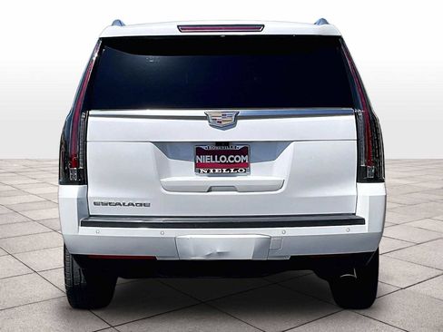 Used 2019 Cadillac Escalade Luxury AWD/4WD image 7