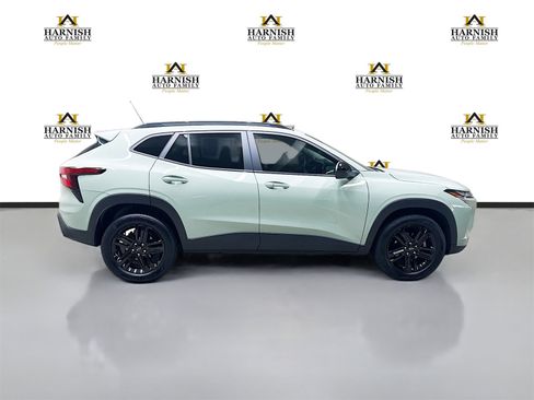 Used 2024 Chevrolet Trax ACTIV w/ Driver Confidence Package image 4