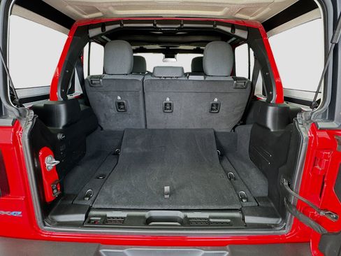 Used 2024 Jeep Wrangler Unlimited image 17