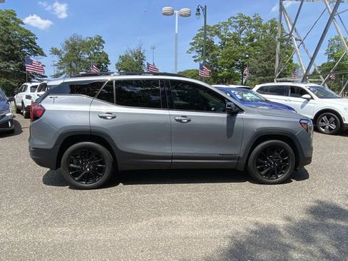 Used 2023 GMC Terrain SLT w/ Tech Package AWD/4WD image 4