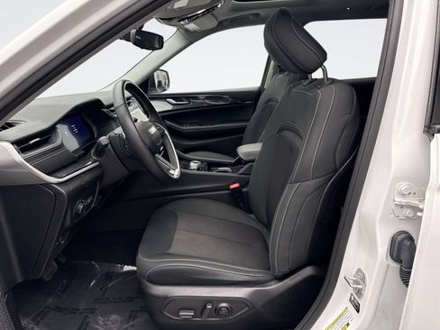 Used 2022 Jeep Grand Cherokee L Laredo w/ Luxury Tech Group I image 11