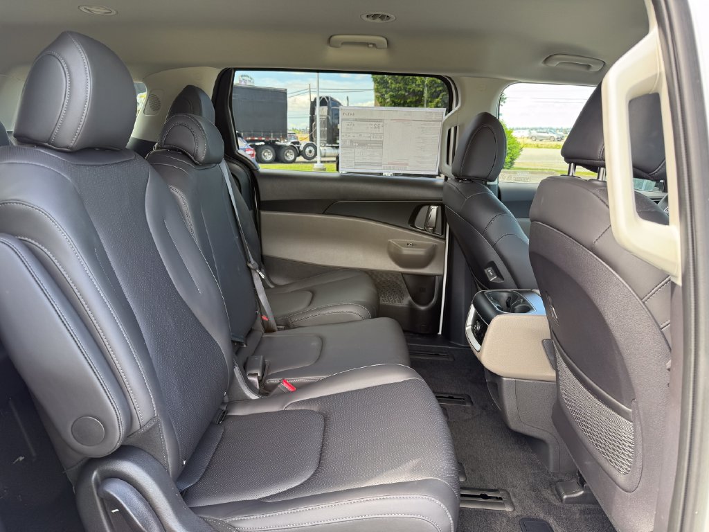 New 2026 Kia Carnival LXS FWD image 13