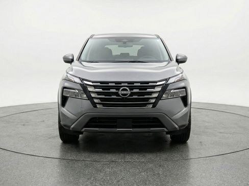 Used 2025 Nissan Rogue SV image 2