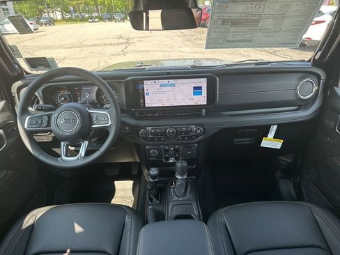 New 2025 Jeep Wrangler Unlimited Sahara AWD/4WD image 13