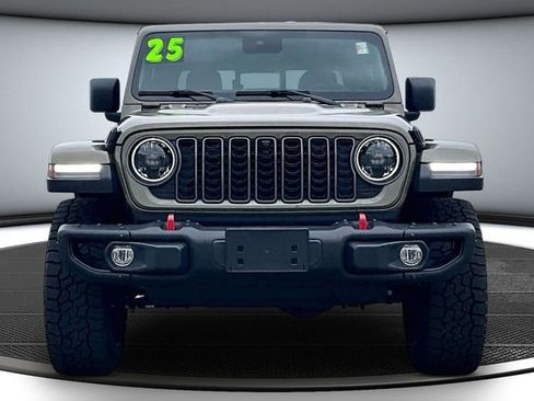 Used 2025 Jeep Gladiator Rubicon AWD/4WD image 2