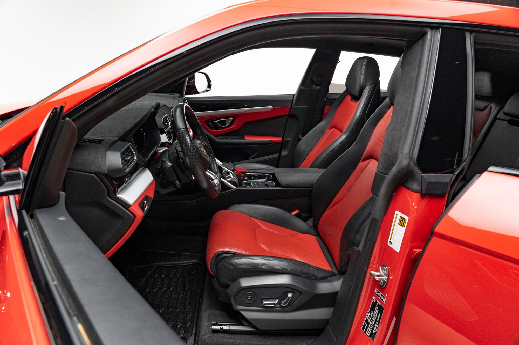 Used 2020 Lamborghini Urus AWD/4WD image 19
