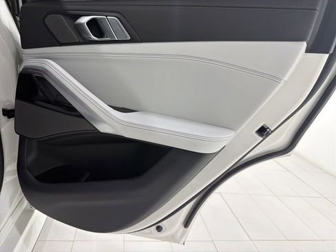 Certified 2024 BMW X6 xDrive40i w/ Executive Package image 21