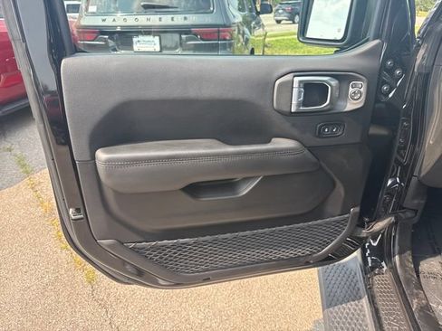 Used 2022 Jeep Wrangler Unlimited Sahara AWD/4WD image 12