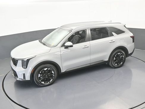 Used 2025 Kia Sorento S w/ Panoramic Sunroof Package image 11