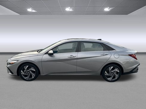 Used 2025 Hyundai Elantra SEL image 6