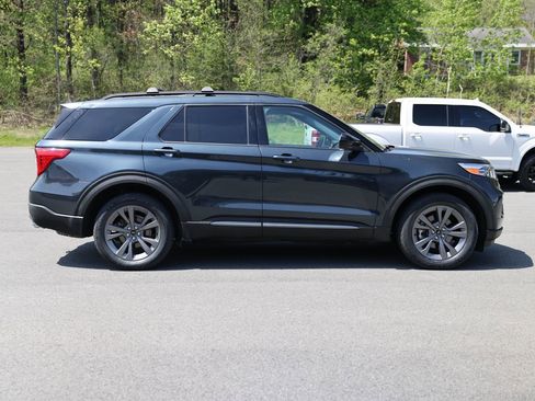 Used 2023 Ford Explorer XLT w/ Equipment Group 202A AWD/4WD image 6