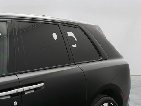 Certified 2025 Rolls-Royce Cullinan AWD/4WD image 9