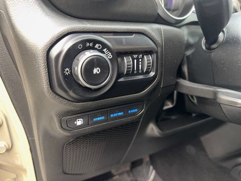Used 2022 Jeep Wrangler Unlimited Rubicon 4xe AWD/4WD image 56