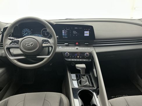 Used 2023 Hyundai Elantra SEL w/ Convenience Package image 18