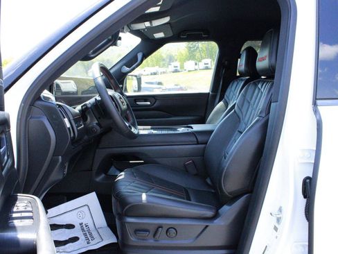 Used 2025 Nissan Armada PRO-4X AWD/4WD image 16