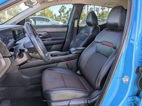Certified 2025 Nissan Kicks SR FWD image 13