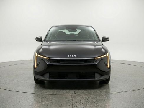 Used 2025 Kia K4 LXS image 2