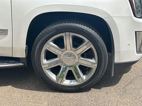 Used 2020 Cadillac Escalade ESV Luxury AWD/4WD image 15
