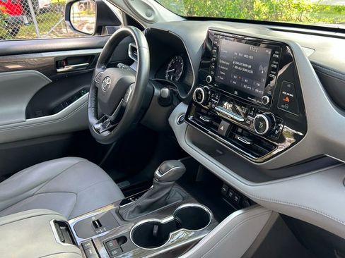Used 2021 Toyota Highlander Limited image 37