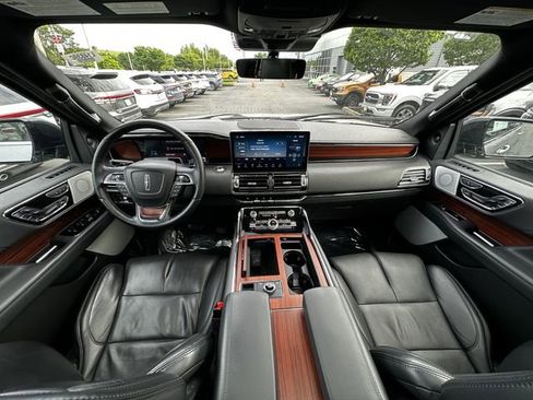 Certified 2023 Lincoln Navigator Reserve AWD/4WD image 16