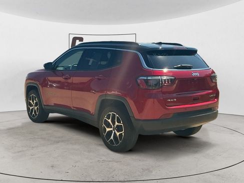 Used 2025 Jeep Compass Limited AWD/4WD image 3