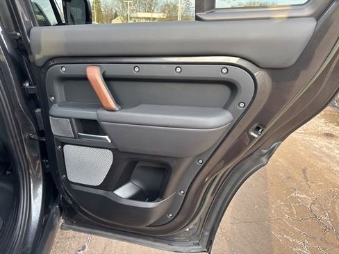 Used 2023 Land Rover Defender 130 X-Dynamic SE image 24