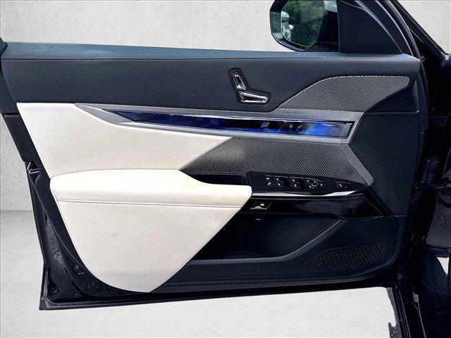 Certified 2023 BMW i7 xDrive60 AWD/4WD image 17