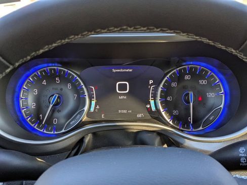 Used 2024 Chrysler Pacifica Touring-L image 20