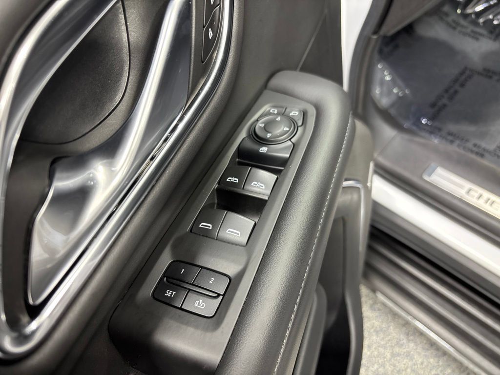 Used 2022 Chevrolet Suburban LT AWD/4WD image 36