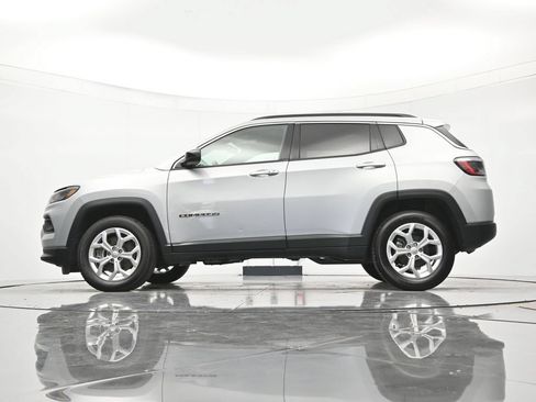 Used 2024 Jeep Compass Latitude AWD/4WD image 43