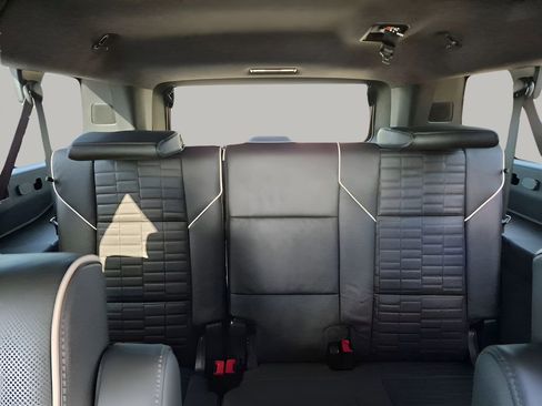 New 2026 Cadillac Escalade ESV Platinum Sport w/ LPO, ONYX Package AWD/4WD image 21