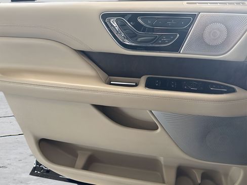 Used 2020 Lincoln Navigator Reserve w/ Luxury Package AWD/4WD image 8