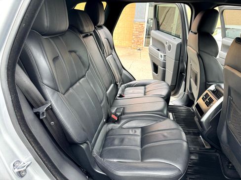 Used 2015 Land Rover Range Rover Sport SE image 21