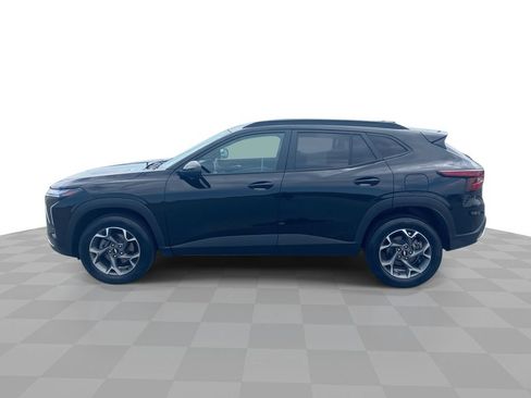 Used 2024 Chevrolet Trax LT FWD image 1