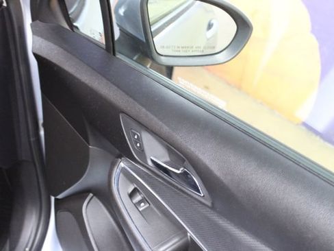 Used 2018 Chevrolet Cruze LT FWD image 11