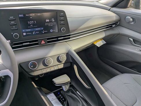 New 2026 Hyundai Elantra SE image 13