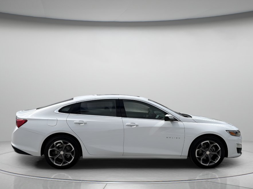Used 2024 Chevrolet Malibu LT FWD image 2