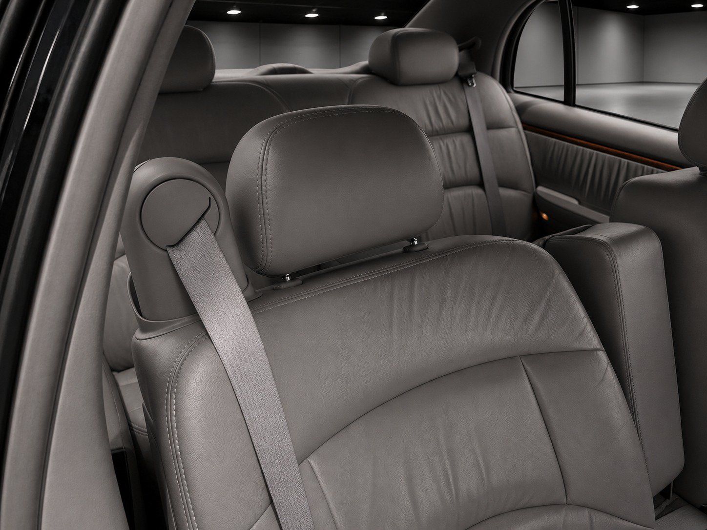 Used 2002 Buick Park Avenue Ultra w/ Gran Touring Pkg FWD image 18